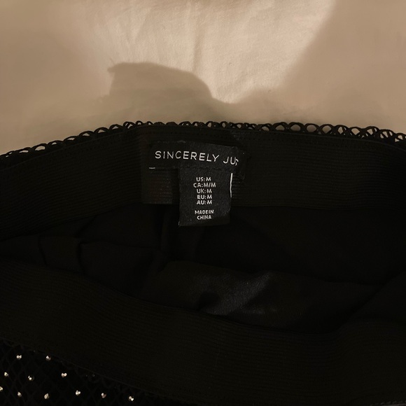 Elegant Black Mesh Skirt - Picture 2 of 3